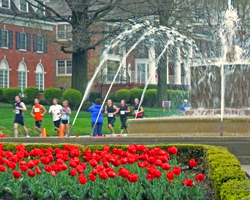 Photo of the Kansas Half Marathon by the Chi Omega Fountain.