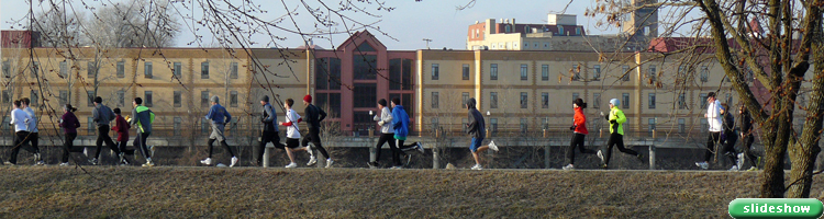 2011 Shamrock Shuffle going by the River Mall.