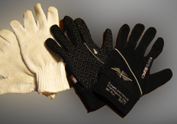 Photo of the New Balance winter gloves alongside a plain woolen glove.