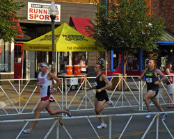 Carl Specking led at the start.
